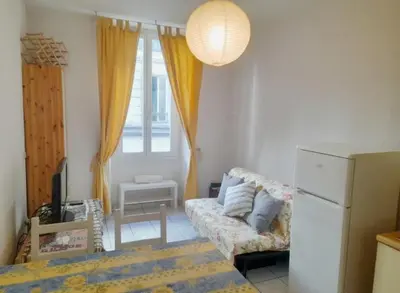 a living room with a couch and a window at Appartement centre ville in Nice