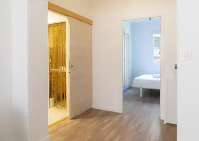 an empty room with a door and a bedroom at 2 pièces - Clim - tram à 5' centre à 15' in Nice