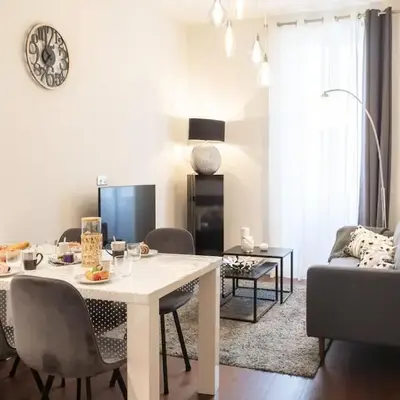 #60 Grimaldi 2BDR central near beach