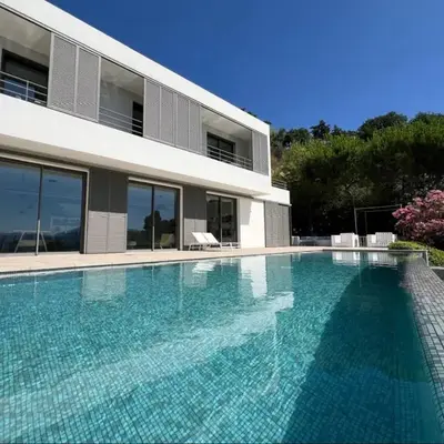 Contemporary Villa with Sea View