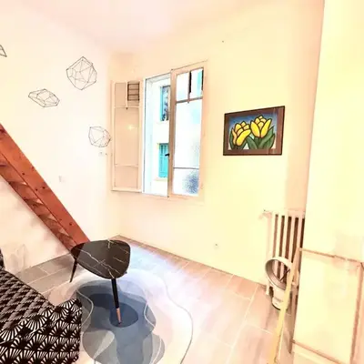 Studio close to Main Street and Train Station