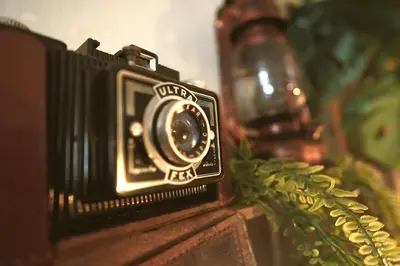 a camera sitting on top of a table at Suite des aventuriers - Expérience Unique & Atypique à Nice proche du centre in Nice