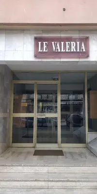 a store front with a sign that reads la valeria at Appartement Valeria in Saint-Laurent-du-Var