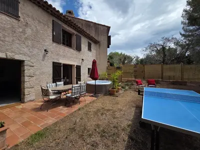 a backyard with a ping pong table and a house at A la campagne aux portes de Nice in Falicon