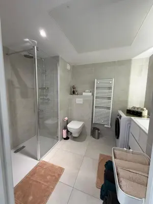 a bathroom with a shower and a toilet at Piscine Rooftop Résidence Neuve in Saint-Laurent-du-Var