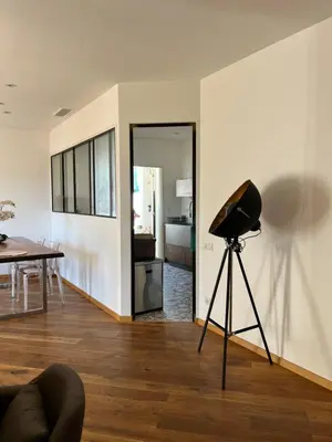 a bathroom with a sink and a mirror at Magnifique 3 pièces 300 m plage jardin Parking in Cagnes-sur-Mer