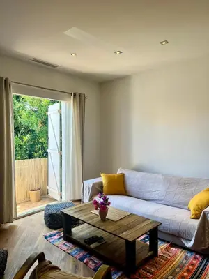 a kitchen with a large sink and a stove at Magnifique 3 pièces 300 m plage jardin Parking in Cagnes-sur-Mer