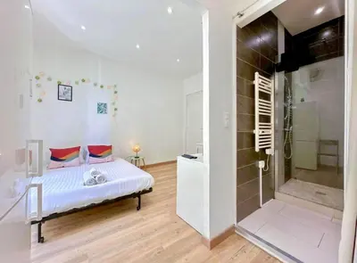 a bedroom with a bed and a walk in shower at Libération - Centre - Charmant Studio Balcon Clim in Nice