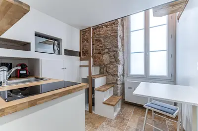 a kitchen with white cabinets and a window at Etudiants port - 1pers, wifi, AC in Nice