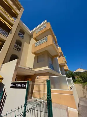 a building with a fence in front of it at Studio près mer et aéroport - Studio near sea and airport in Nice