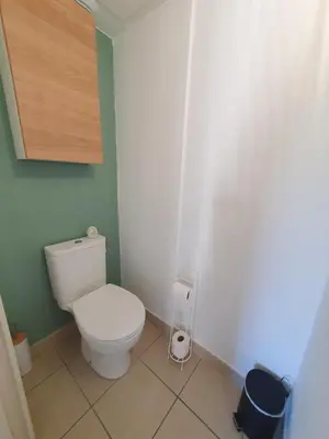 a shower in a bathroom with a bath tub at 2P pour 4 personnes grande terrasse avec lit parapluie piscine sur le toit et parking en sous-sol in Cagnes-sur-Mer