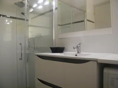 a bathroom with a sink and a shower at Apartment Villa HenriIV in Nice