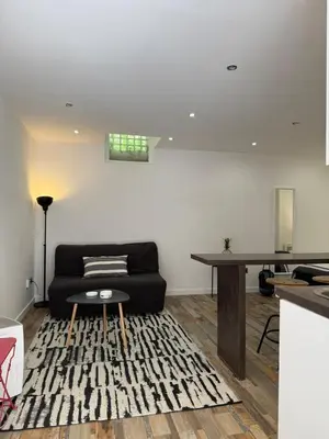 a living room with a couch and a table at Charmant studio en centre de Nice in Nice