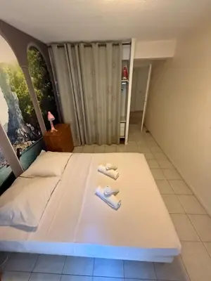 an empty room with a hallway with a table at Cosy appartement, terrasse in Nice