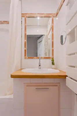 a bathroom with a sink and a mirror at Antibes Centre 2 pièces cosy proche remparts in Nice