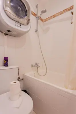 a bathroom with a shower and a toilet and a tub at Antibes Centre 2 pièces cosy proche remparts in Nice