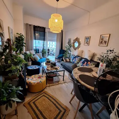 a living room filled with lots of plants at Magnifique appartement a la mer in Nice