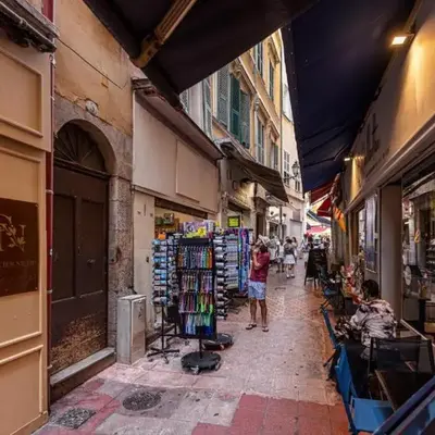 Appartement rénové Vieux Nice