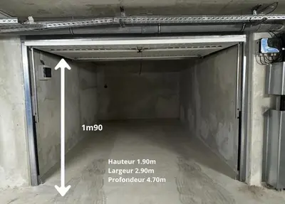 a door in a room with an arrow pointing into a room at Appartement neuf - Patio intérieur - Parking - EF in Èze