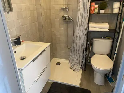 a small bathroom with a toilet and a sink at Charmant T2 Nice proche promenade des anglais in Nice