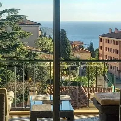 Apartement ensoleillé vue mer