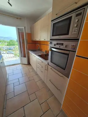 a kitchen with a sink and a microwave at F2 vue mer et montagne au calme in Nice