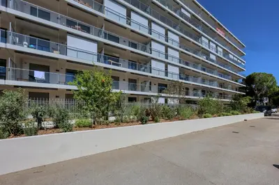 an apartment building with plants on the facade at Les Vagues du 5e 4 personnes , 2 chambres , clim , wifi , Cap3000 à pied , parking in Saint-Laurent-du-Var