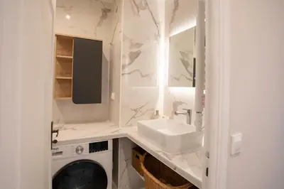a white bathroom with a sink and a washing machine at L3- 2P Clémenceau, centrale, 10 min place Massena-AC in Nice
