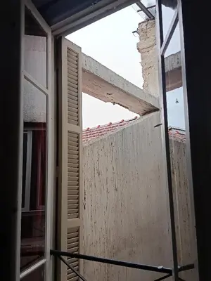 an open window in a room with a wall at Chambre niçoise in Nice