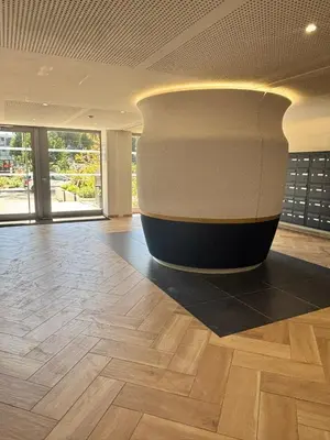 a large vase sitting on the floor of a room at L'Odyssée in Saint-Laurent-du-Var