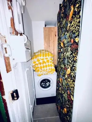 a room with a washing machine with a pillow on it at Cosy studio au Coeur du Centre Ville in Nice