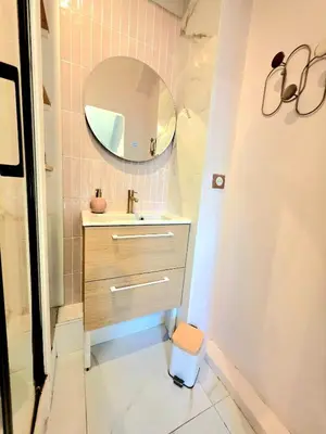 a bathroom with a sink and a mirror at Design et confort - Nice Centre 4 pers in Nice