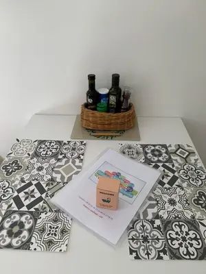 a table with a basket of wine bottles and a card at Élégant T2 au calme in Nice
