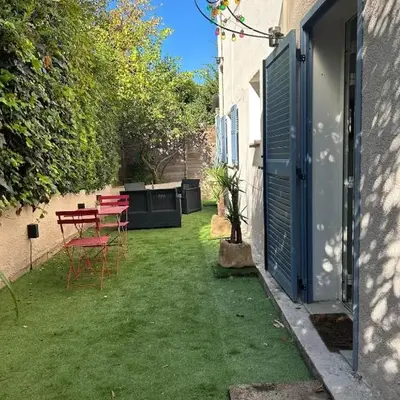 Two rooms with 30 m2 garden in villa