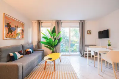 a living room with a couch and a table at Le Soleil D'or 4 Pers Parking WiFi in Nice