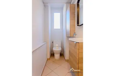 a bathroom with a toilet and a sink at Nice acropolis 3 pièces proche du centre in Nice
