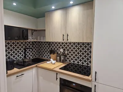 a kitchen with black and white tile on the wall at PASTO DROITE Appartement Nice 6P in Nice