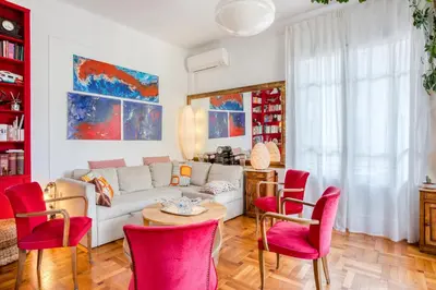 a living room with a white couch and red chairs at Chambre chez l'habitant - Centre Nice 10 min de la plage in Nice