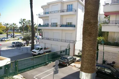 a car parked in front of a white building at Studio Proche mer Nice in Nice