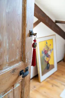 a wooden door with a picture and a red tassel at Appart' cosy sur les toits du coeur de Nice - Clim in Nice