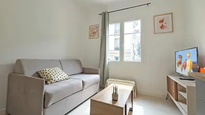 a living room with a couch and a television at LX149 Studio lumineux fonctionnel - Bail mobilite in Nice