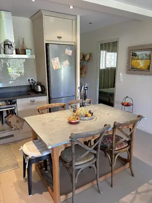 a kitchen with a table and chairs and a television at Appartement 2 chambres, terrasses, proche mer et commerces à Saint-Jean Cap Ferrat in Saint-Jean-Cap-Ferrat