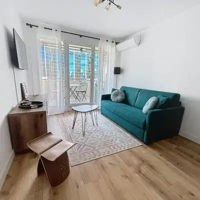 Sunny studio on a high floor with terrace