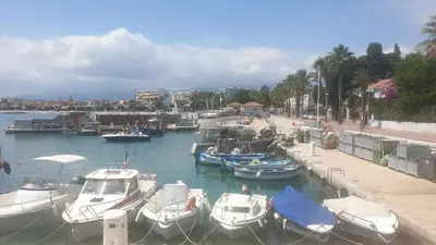 a bunch of boats are docked in a harbor at Cagnes 4 Pers Parking Bord de Mer Terrasse Clim in Cagnes-sur-Mer