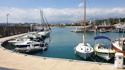 a group of boats docked in a harbor at Cagnes 4 Pers Parking Bord de Mer Terrasse Clim in Cagnes-sur-Mer