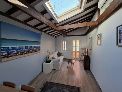 a living room with a ceiling with a skylight at Charmant studio rénové – Place de la République in Villefranche-sur-Mer