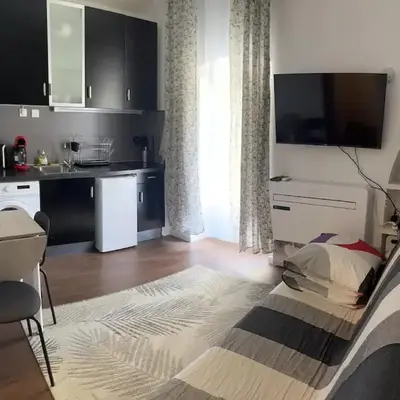 Nice 2-room apartment off the beach