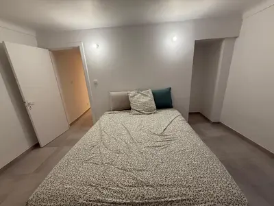 a bedroom with a large bed in a room at Bel appartement proche de la mer et de la gare La Mascotte in Beaulieu-sur-Mer