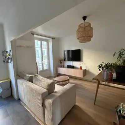 Charming bright apartment in Nice