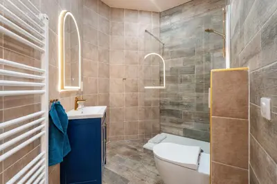 a bathroom with a toilet and a sink at Cocon stylé Centre et mer à pied CLIM WIFI in Nice